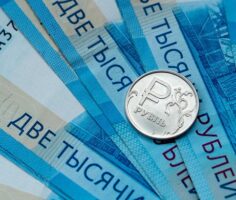 Как правильно инвестировать 100 000 рублей?
